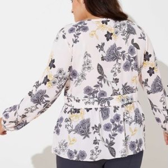 Ann Taylor LOFT Plus Floral Print top - Picture 3 of 8